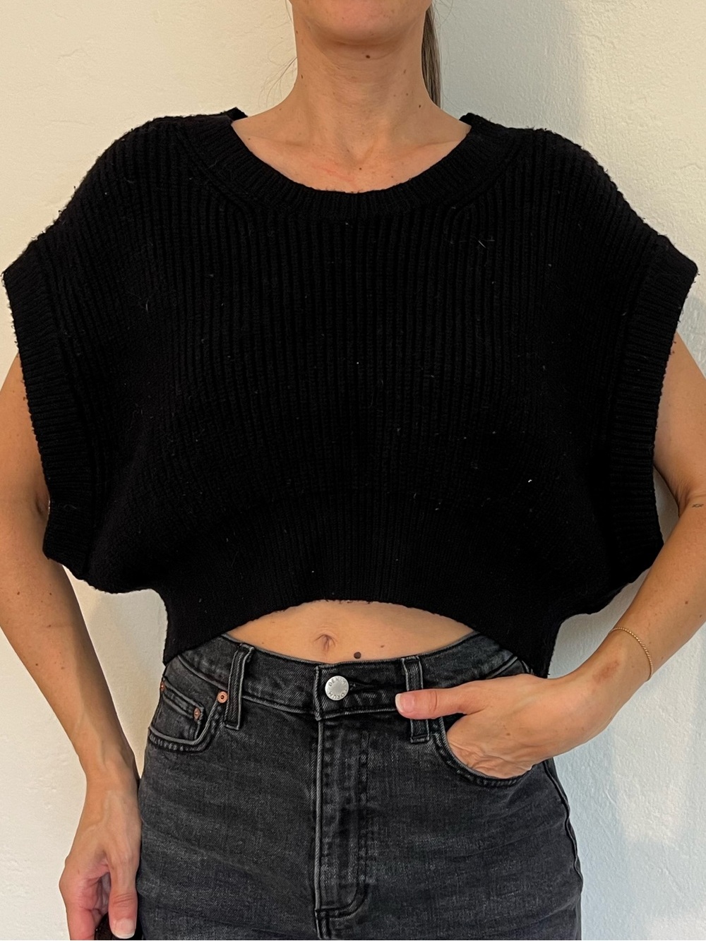 Zara Black Ribbed Cropped Sweater Vest Pullover